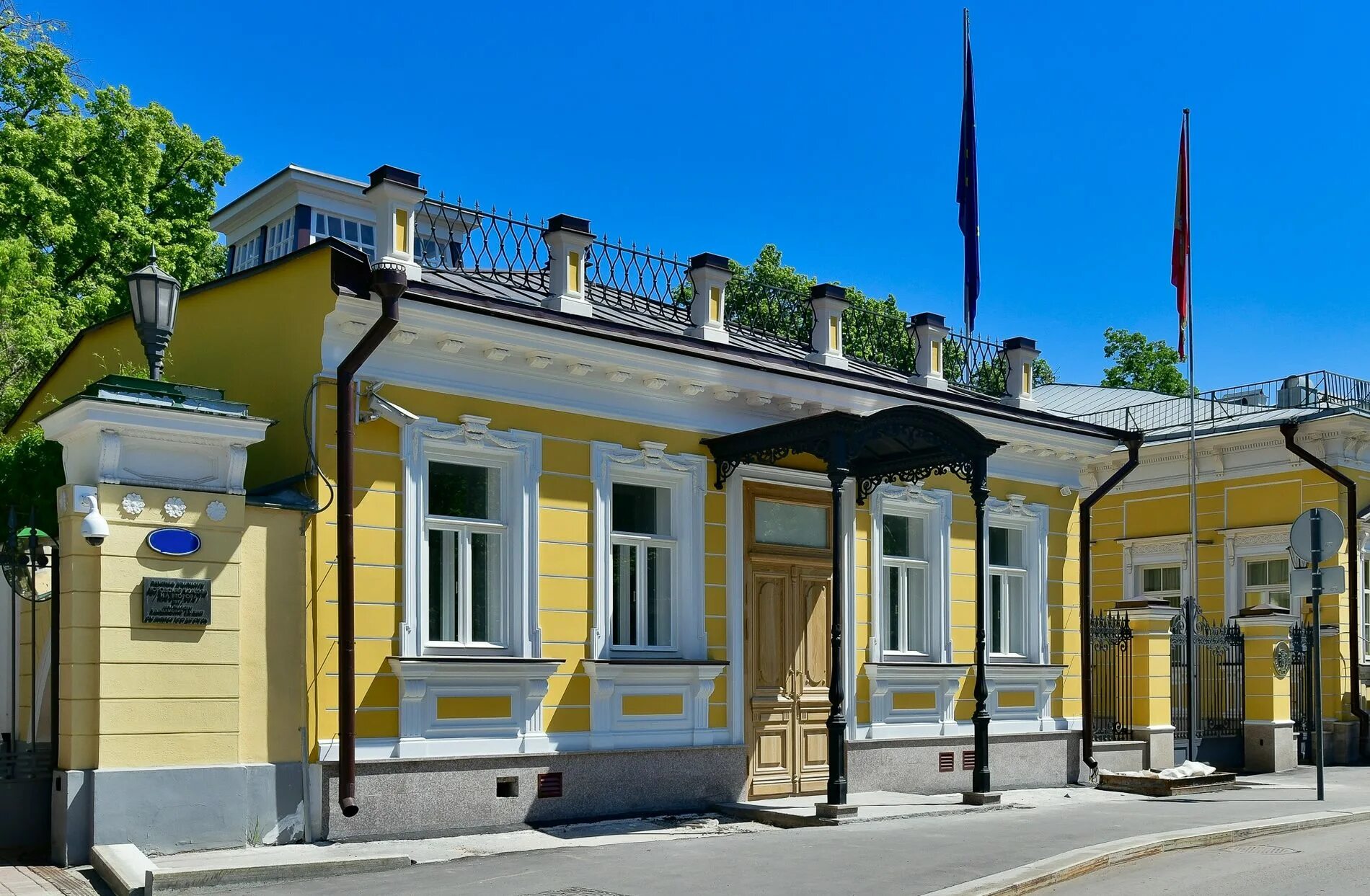 Городская усадьба маршака. Усадьба а.г. Щепочкиной. Объект культурного наследия городская усадьба Гороховский переулок. Усадьба а.г. Щепочкиной - резиденция посла Испании. Дом Щепочкиной в Спасопесковском переулке.