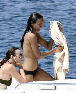 Zoe Saldana Naked Tits (112 Photos) .