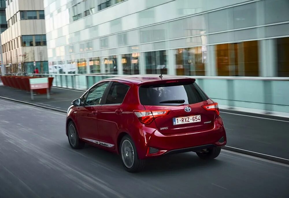 Тойота ярис и ярис кро с. Тойота ярис 2017. Тойота ярис 2017 хежбек. Toyota yaris (xp210). Тойота ярис 2017.