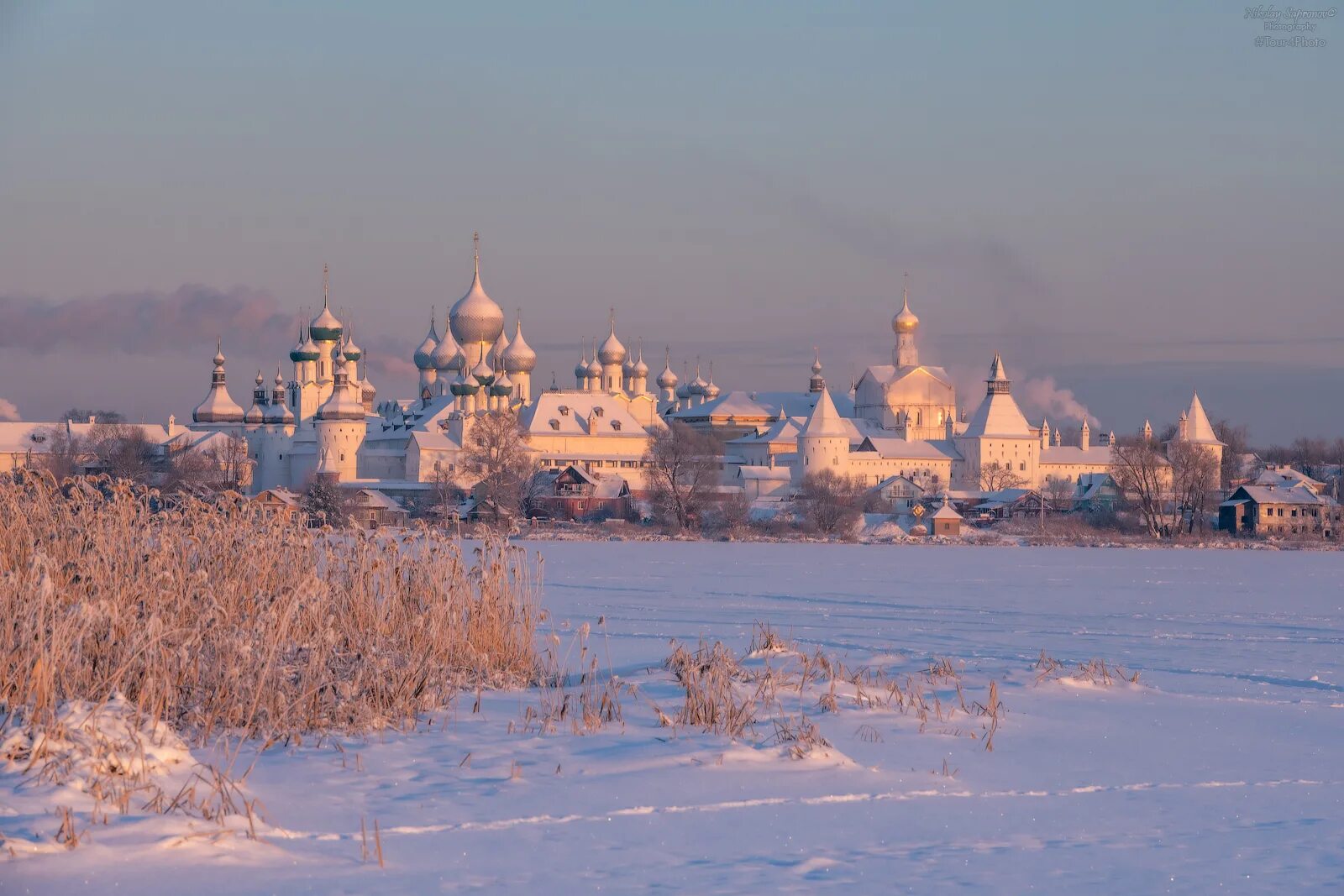 Ростов лучшее великий. Ростов Великий Кремль. Озеро Неро Ростов Великий. Ростовский Кремль с озера Неро. Зима Ростов Великий Ростовский Кремль.