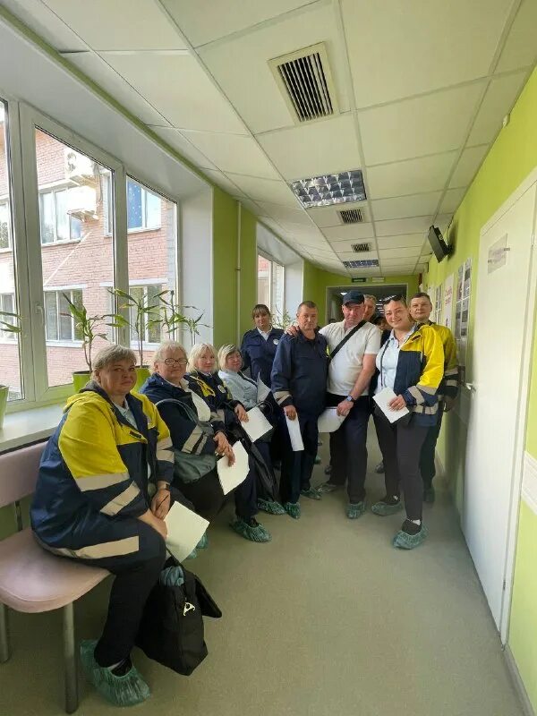 форма контролера-ревизора. электричка ревизор. кондуктор контролер. контролер ревизор. оплата за проезд в автобусе.