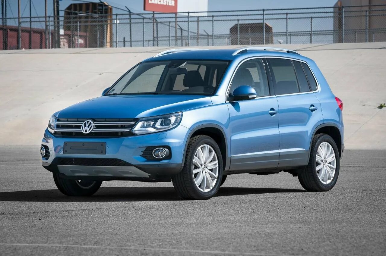 Volkswagen tiguan годы выпуска. Volkswagen Тигуан 2014. Фольксваген Тигуан 3. Volkswagen Tiguan кроссовер. Фольксваген Тигуан паркетник.