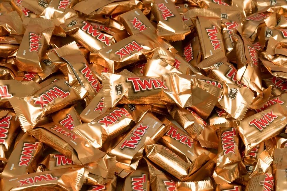 Купить конфеты мини. Шоколадные батончики Twix Minis 184г. Шоколадные конфеты Twix Minis (1 кг). Твикс Минис развесные конфеты 184г. Конфеты Твикс мини.