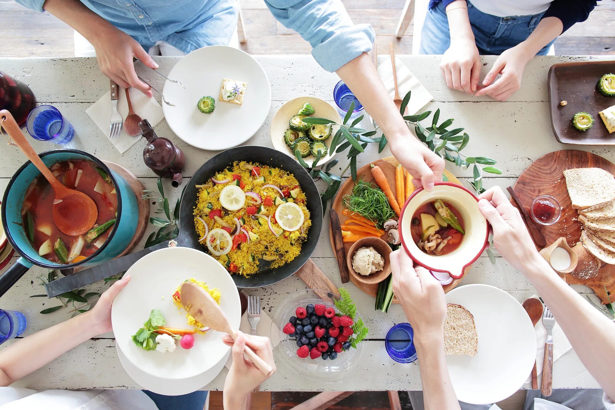 День обеда над кухонной раковиной!. Home lunch. Lunch Party картинка. Как делают органическую еду. I lunch at home