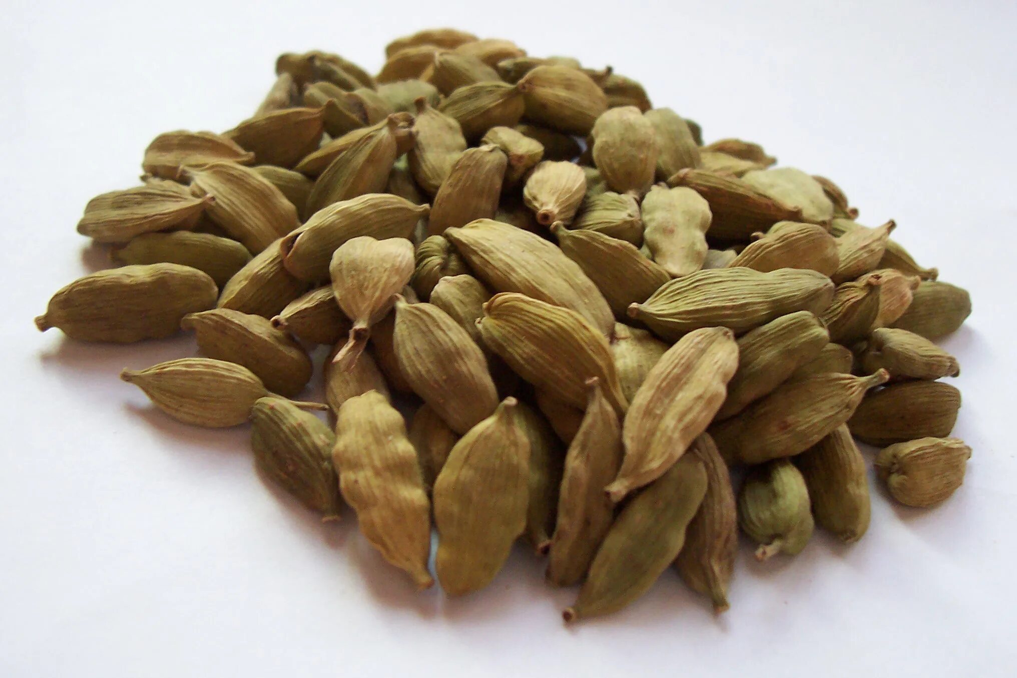 Кардамон стручки. Elettaria cardamomum. Стручок кардамона. Кардамон семена. Kardamon (Elettaria cardamomum).