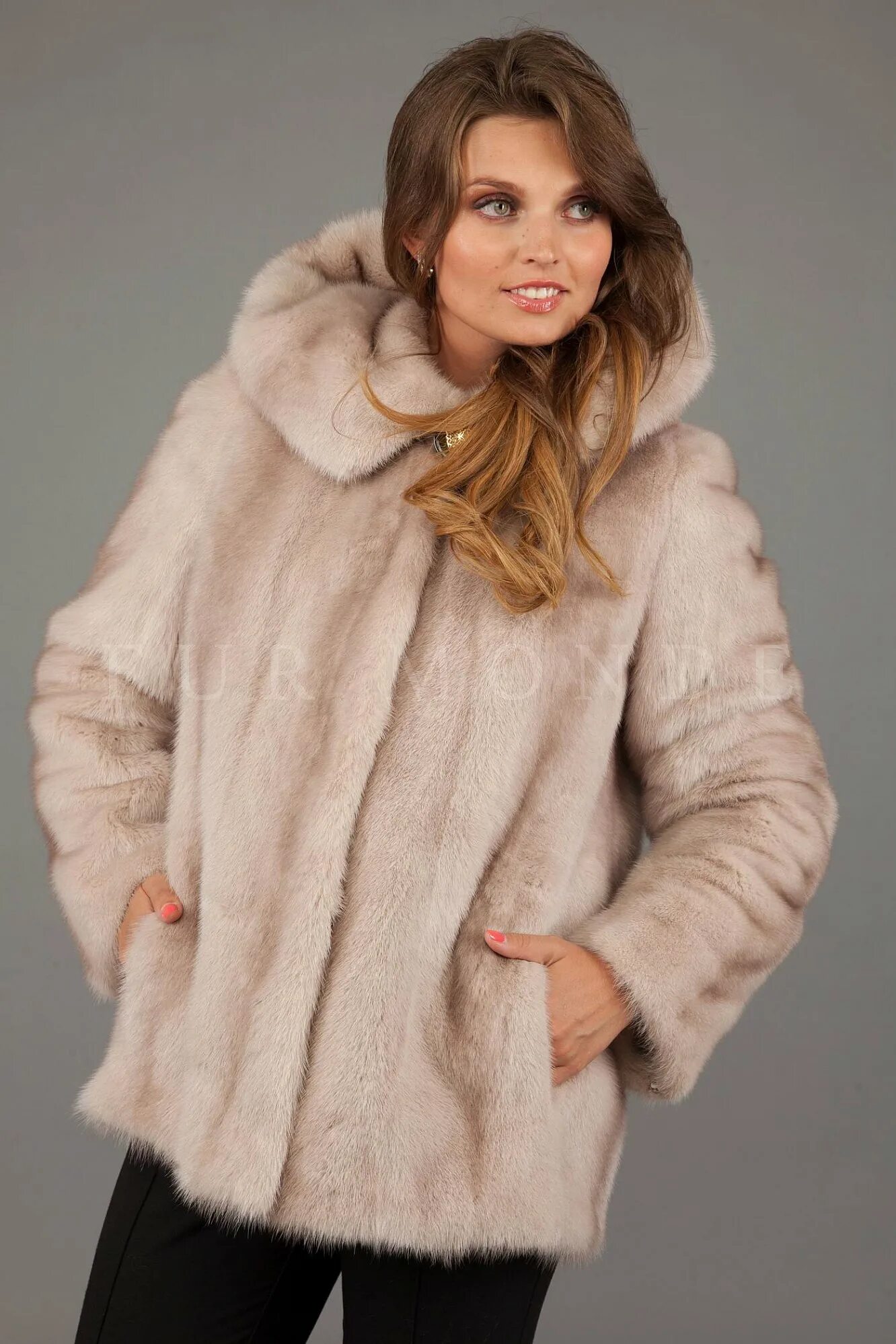 Шуба из светлой норки. Полушубок. Норковая шуба модель 650 сапфир. Шуба норковая миди 120см светлый орех. Шуба из светлой норки.