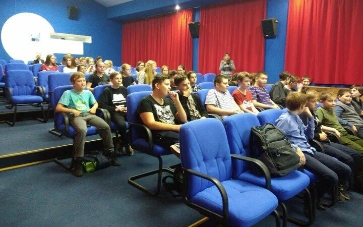 Кинотеатр юность самара история. Городской дворец культуры щекино кинотеатр. Качканар город дворец культуры. Кинотеатр качканар. Кинотеатр качканар.