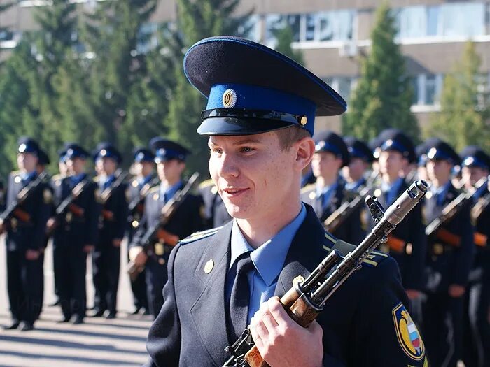 Службы россии по г санкт. Курсанты Академии ФСО Орел. Академия ФСО Орел форма. Форма курсантов ФСО. Академия ФСО России форма курсантов.