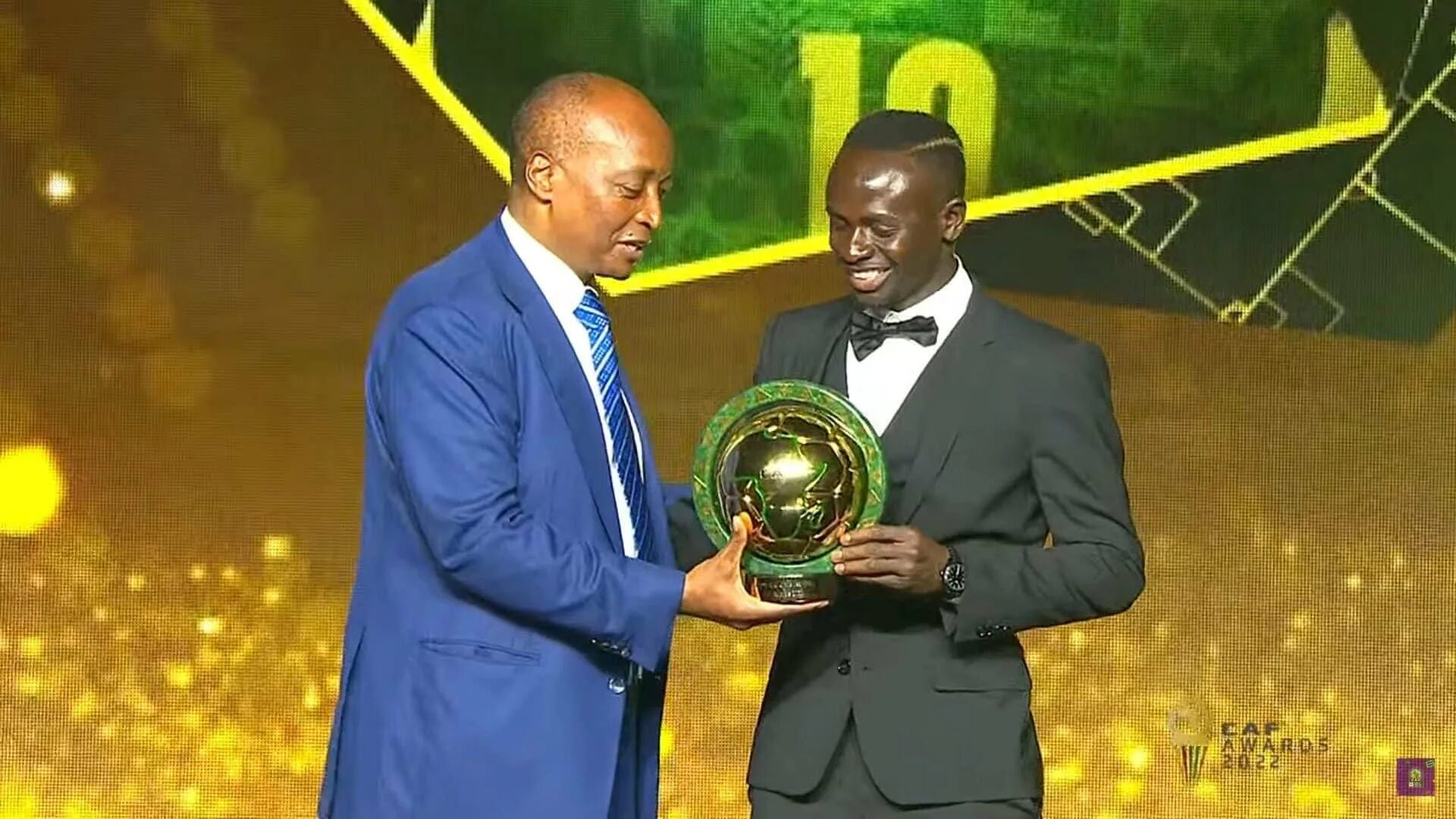 Good africa. CAF Awards 2022. Садио Мане с наградами. CAF Awards. Известные футболисты африканцы.