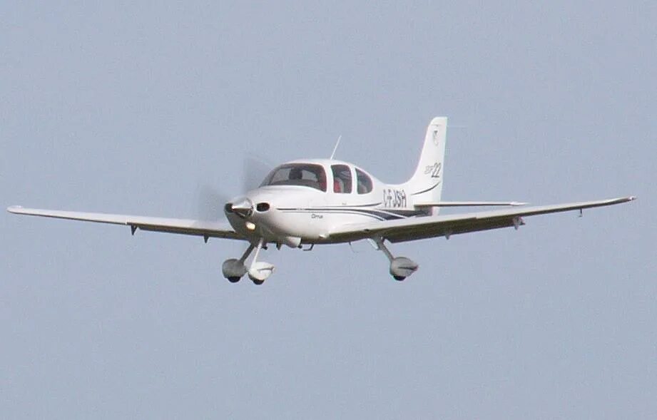 20 местный самолет. Двухмоторный самолет cirrus. cirrus sr20.