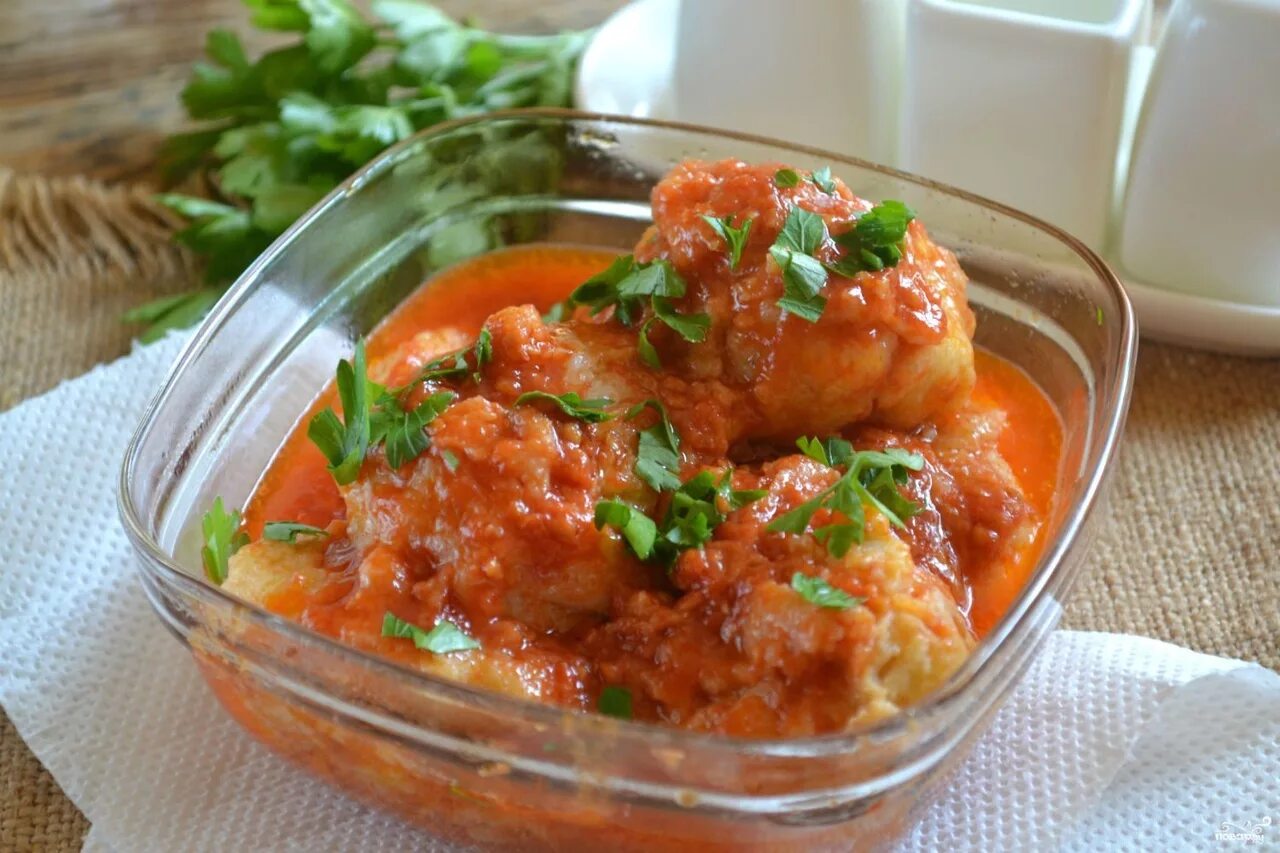 Соусы в мультиварке рецепты с фото. Гуляш из говядины с подливкой на сковороде. Ёжики в томатно-сметанном соусе. Свинина тушеная с тыквой. Томатный соус из помидор.