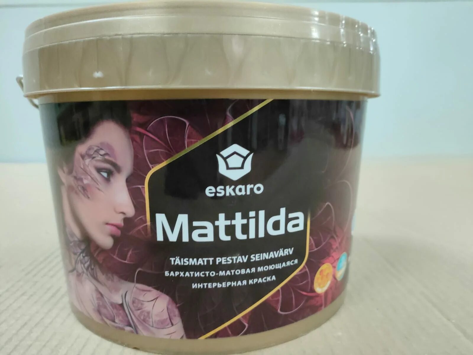 Краска eskaro. Eskaro mattilda краска x465. шелковисто матовая краска. eskaro moda краска шелково матовая. eskaro mattilda база tr цвета.