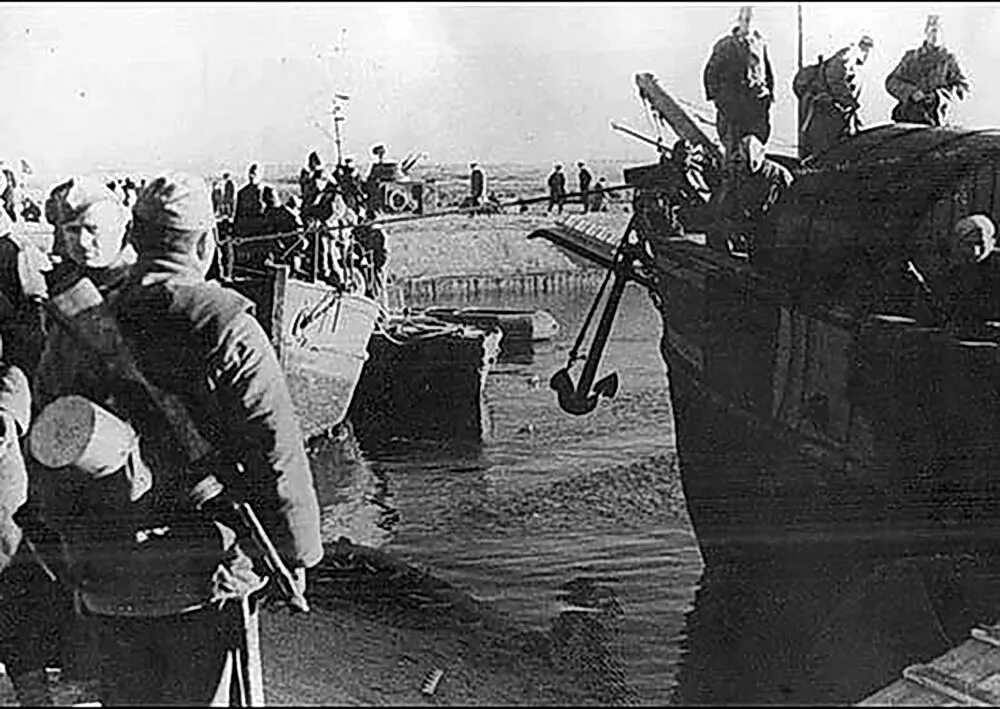 Овладевший керчью десант союзников. Эльтигенский десант 1943. эльтигенский десант керчь 1943. керченско-эльтигенская десантная операция. керченско-эльтигенская операция 1943.
