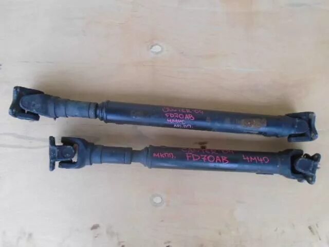 Кардан мицубиси. Карданный вал mitsubishi outlander 1. Кардан lancer cedia. Митсубиси паджеро 3 передний кардан. Кардан мицубиси.