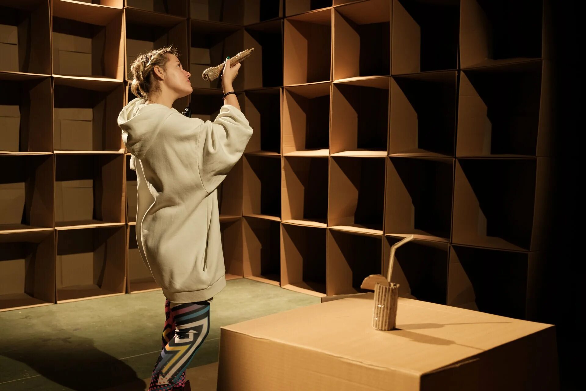 Короткометражка boxroom 2014 год. Other side of the box. Other side of the box. The box фильм 2021 кадры. The box фильм 2021 кадры.