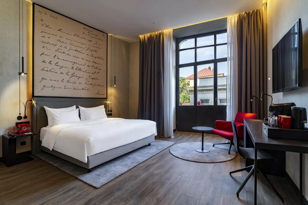 Radisson red. Radisson red tbilisi. рэдиссон тбилиси. tm apart hotel тбилиси. radisson red logo.