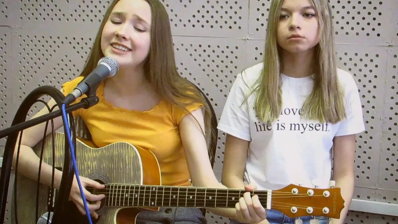 Песня сестре на гитаре. Младшая сестра Любэ. Сестра гитару. Любэ младшая сестренка. Младшая моя сестренка на гитаре.