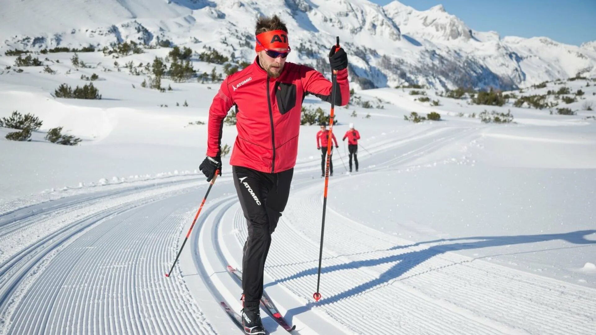 Кросс Кантри лыжи. Горные и беговые лыжи. Лыжник на беговых лыжах. Ski picture