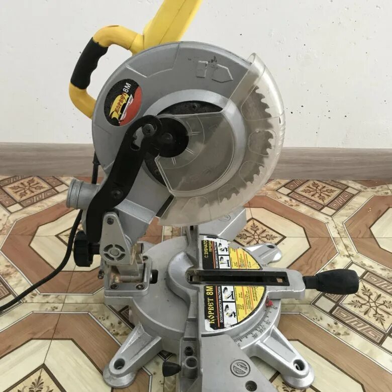 Торцовочная пила dewalt dw713. Пила king craft торцовочная. Торцовка бу. Торцовка бу. Dewalt 713 торцовочная пила.