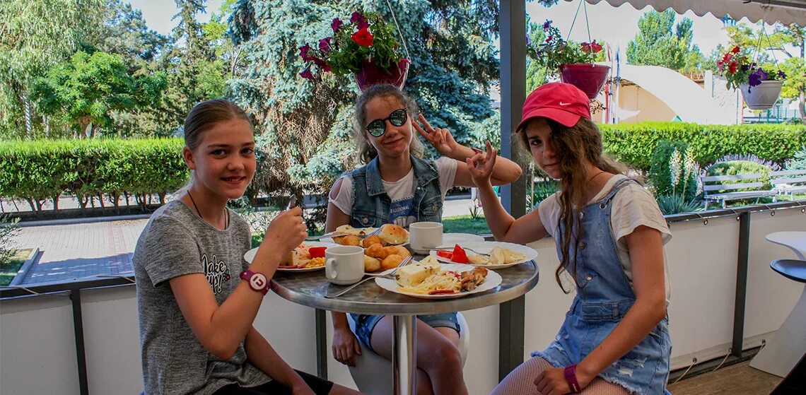Лагерь смарт ульяновск. Smart camp (крым, евпатория). Аллея дружбы, 29, п. Smart camp лагерь подмосковье. Смарт кэмп лагерь крым.