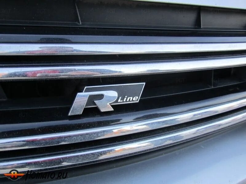 Шильдик r line. Шильдик r line тигуан 2. шильдик r-line фольксваген. значок r line на решётку volkswagen. r-line значок на решетке golf.
