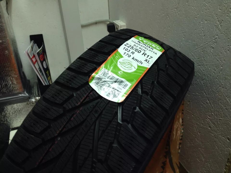 Nokian suv 225 60 r17. Nokian Tyres 225/60r17 103r Hakkapeliitta r2 SUV (XL). Nokian Tyres Hakkapeliitta r2 SUV XL. Nokian Tyres Hakkapeliitta r2 SUV зимняя. Нокиан 225-60-17.