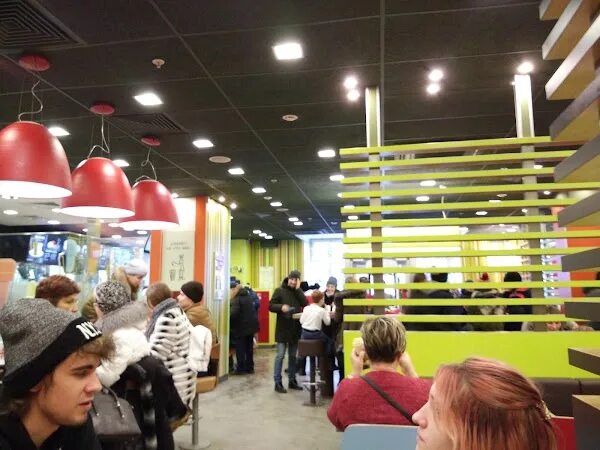 Вкусно и точка пермь. Вкусно и точка пермь сибирская. Работа и точка пермь. Открытие точки кипения гуап. Вкусно и точка вывеска.