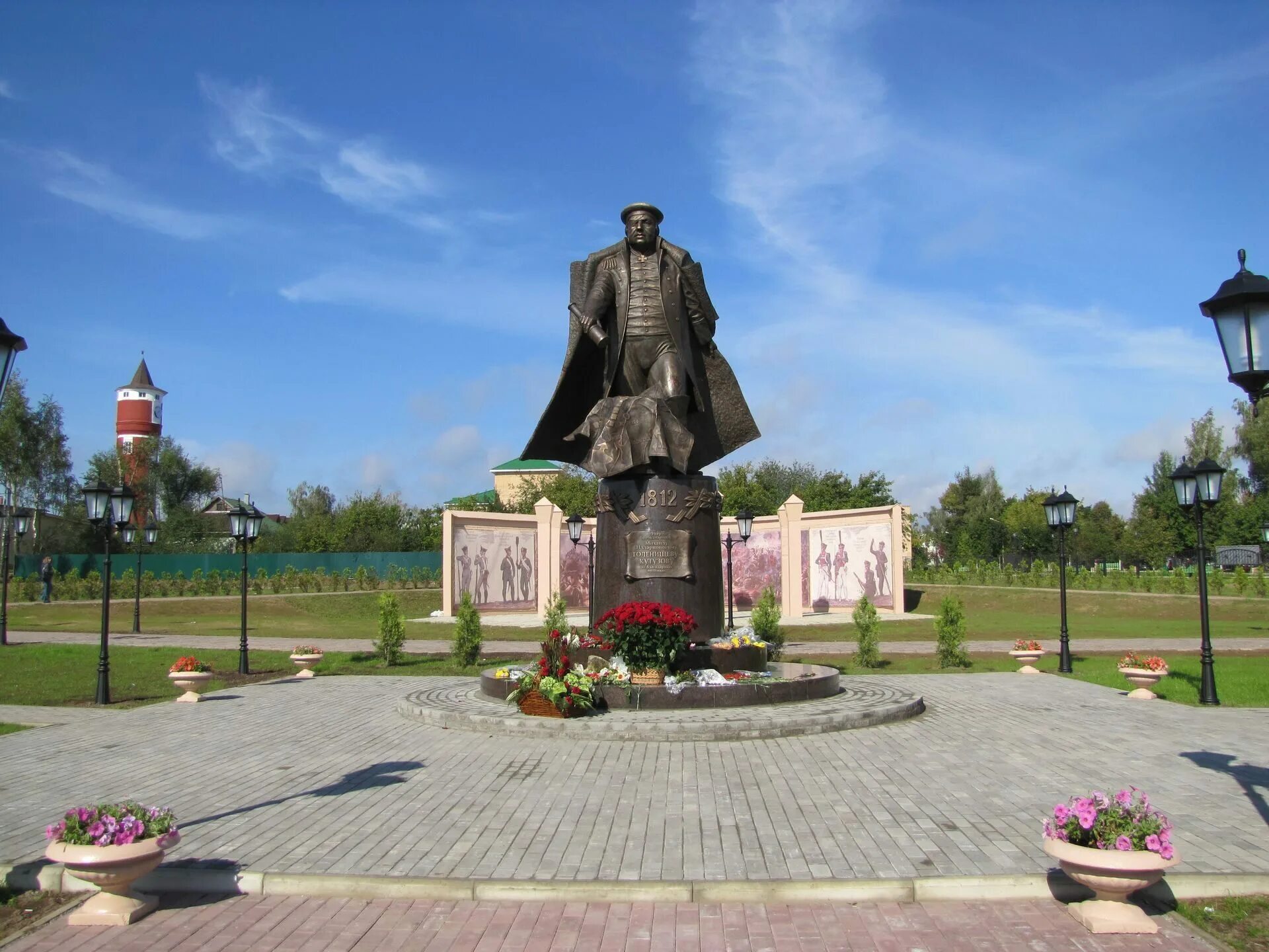 Москва краснопахорское поселение село красное. Красная пахра памятник кутузову. красная пахра памятник 1812. памятник кутузову село красное. памятник кутузову на калужском шоссе.
