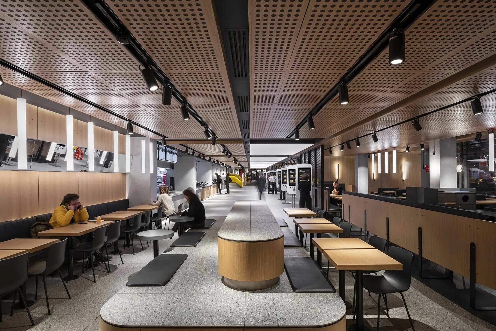 сан-бернардино макдональдс 2022. Mcdonald s restaurant. макдональдс воронеж. макдональдс здание в сша. макдональдс ресторан.