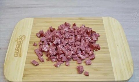 Колбасой сборную мясную и картошкой
