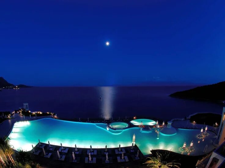 Kempinski hotel barbaros bay. Бодрум красиво. Отели в турции в бодруме кемпински. Kempinski hotel bodrum. Barbaros bay.
