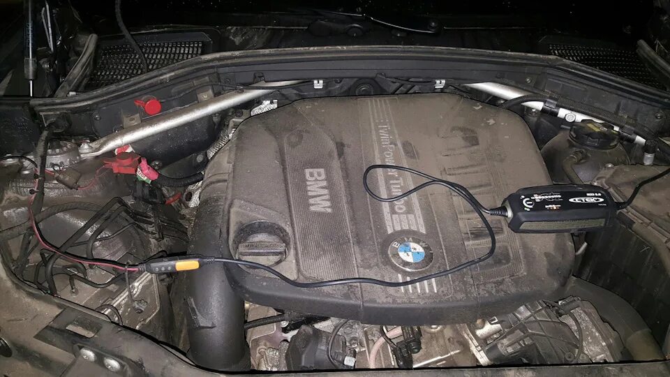 Charge BMW Dead Battery The Right Way - YOUCANIC
