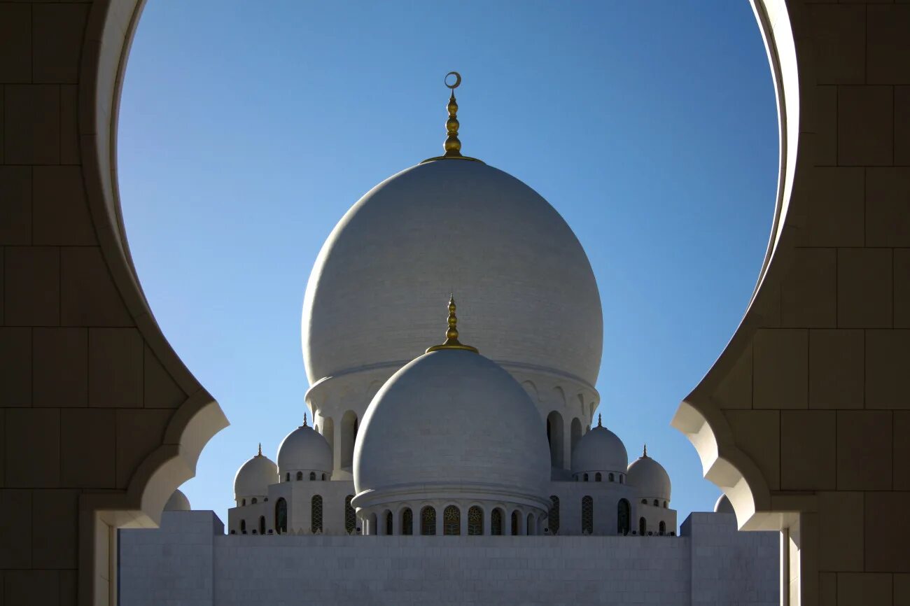 купол фирузабада. купол гамбиз. купола архитектурных сооружений венчает полумесяц. казань минарет. храм с исламскими куполами.