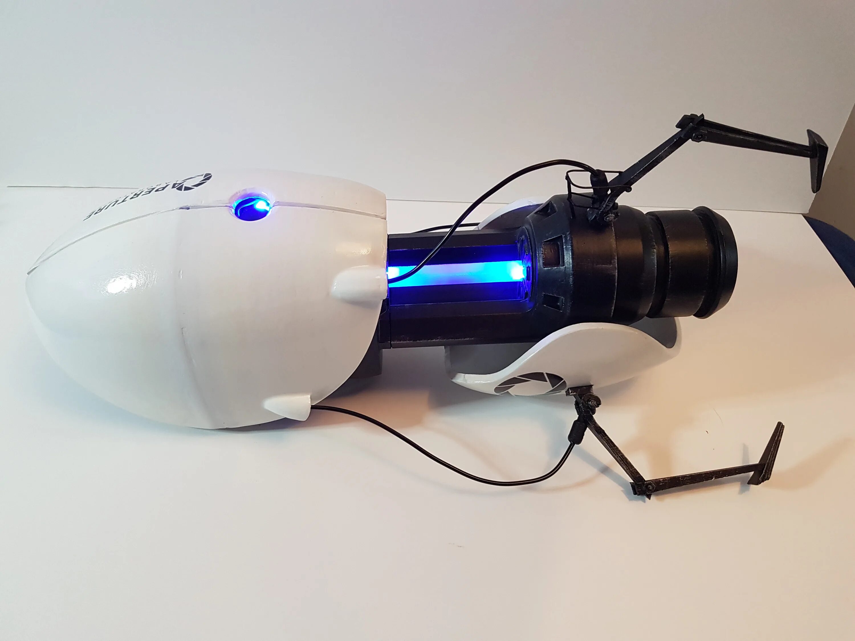 Портал ган из портал 2. Портальная пушка. Портальная пушка. Портальная пушка портал 2. Портальная пушка из игры portal.