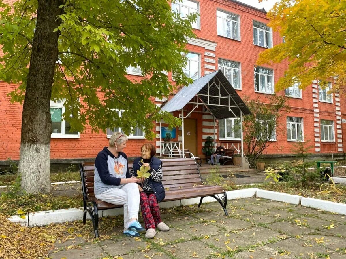 Пансионат для лежачих больных королев. Пансионат Королев для пожилых. Пансионат для престарелых Московская область. Мкр Юбилейный Королев. Дом престарелых SM-Pension.