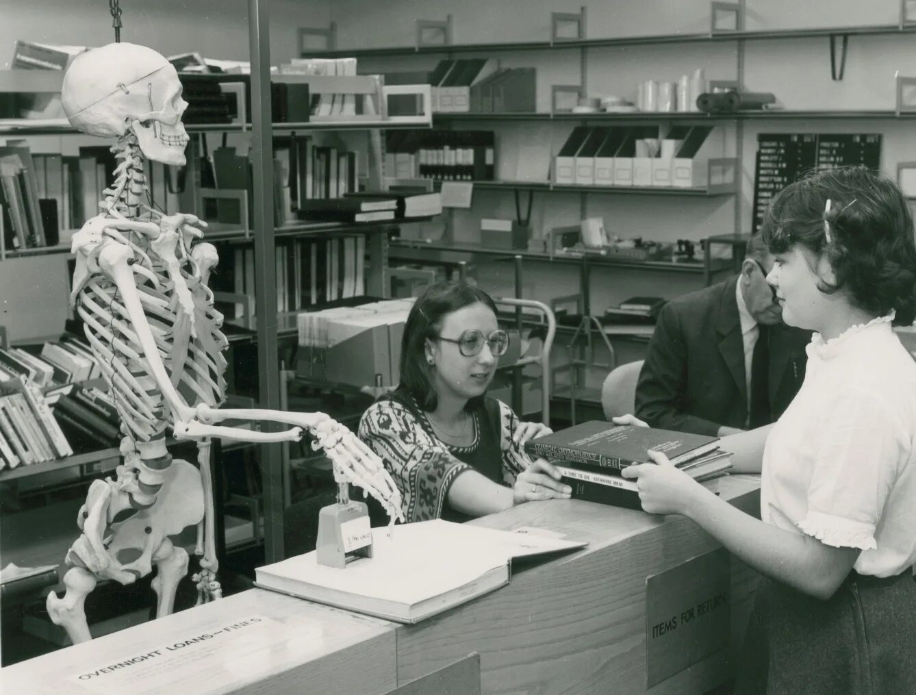 Library of medicine. Медицинская библиотека. Библиотека 70е годы. Библиотека 1957. Областная медицинская библиотека.