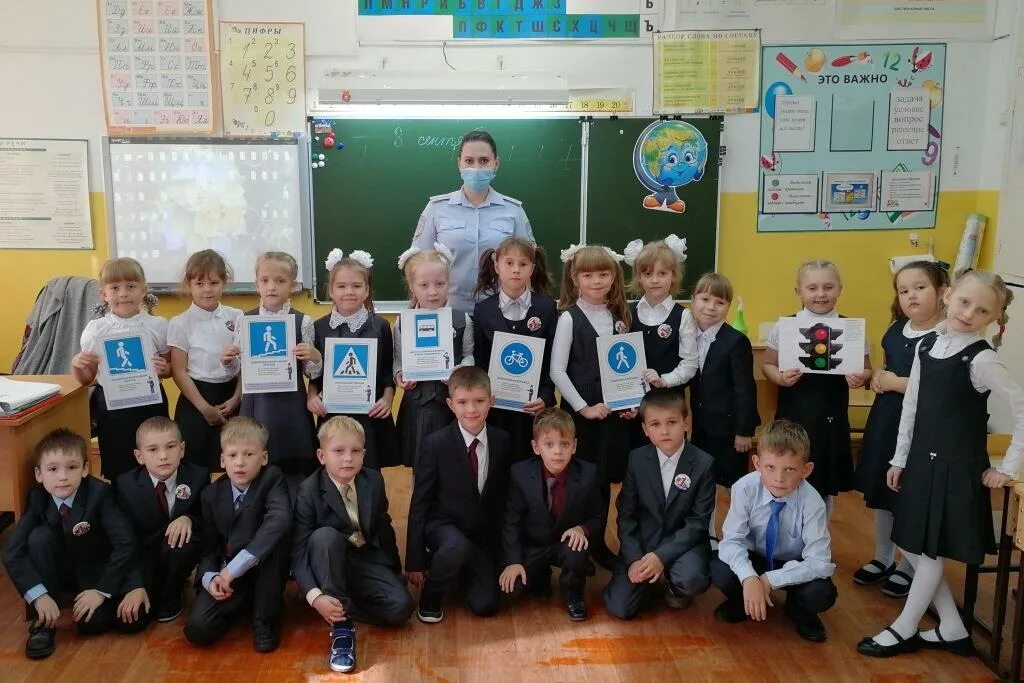 разговоры о важном день учителя. ульяновск школа. мелешин мчс ульяновск. торжественная линейка в школе. школа мчс ульяновск.