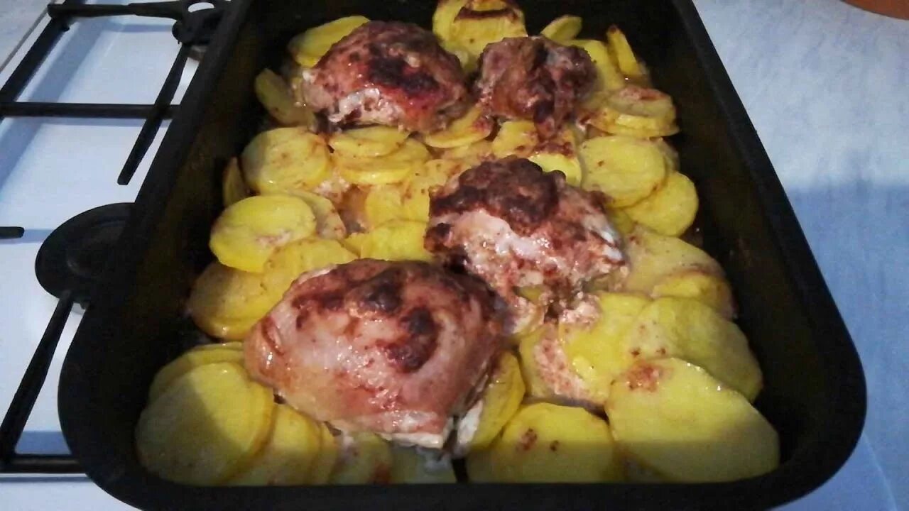 Best-Baked-Chicken-Thighs Baked garlic chicken, Chicken thights recipes, Chicken