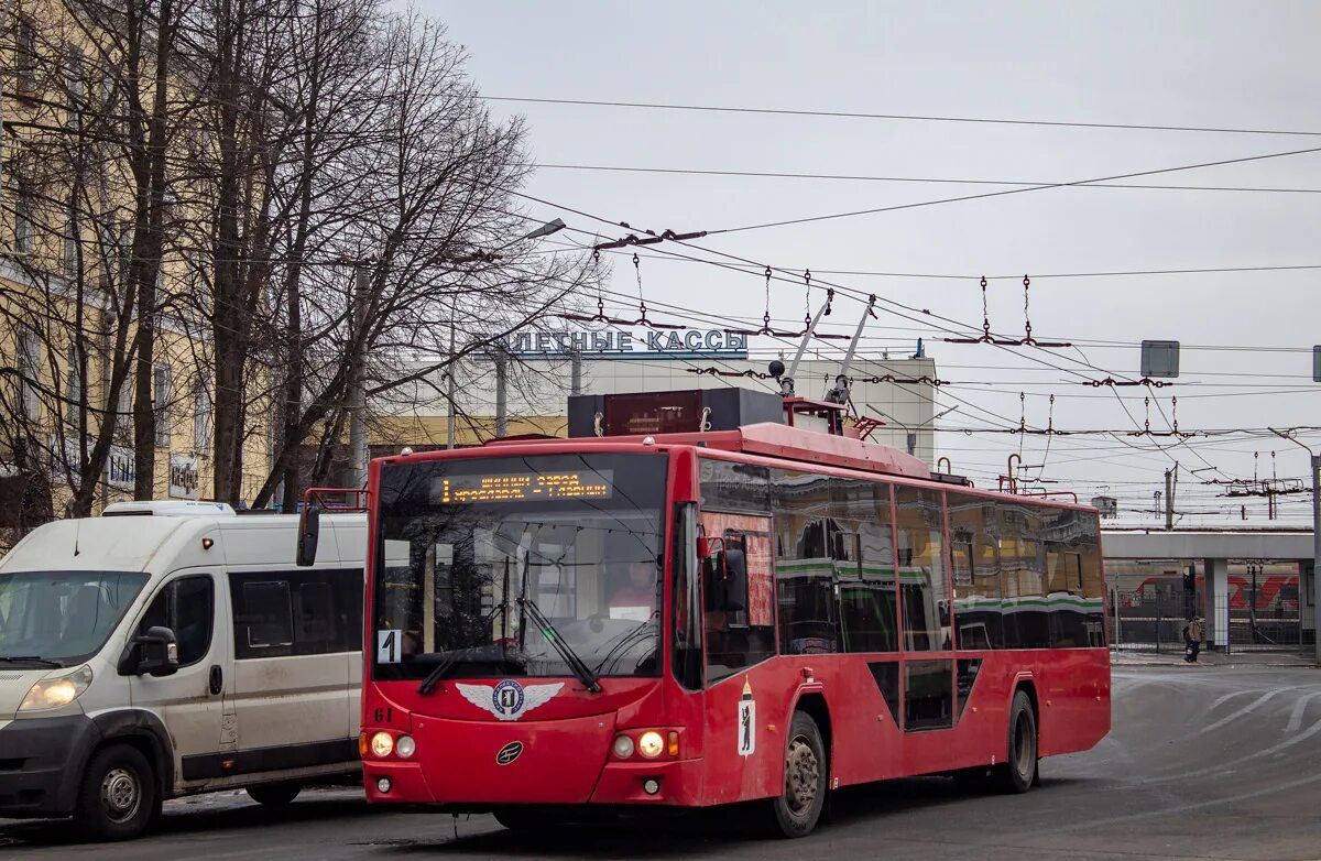 Ярославль троллейбус Авангард. Первый троллейбус Ярославль. Троллейбус 1 Ярославль красный. Красный троллейбус в Ярославле.