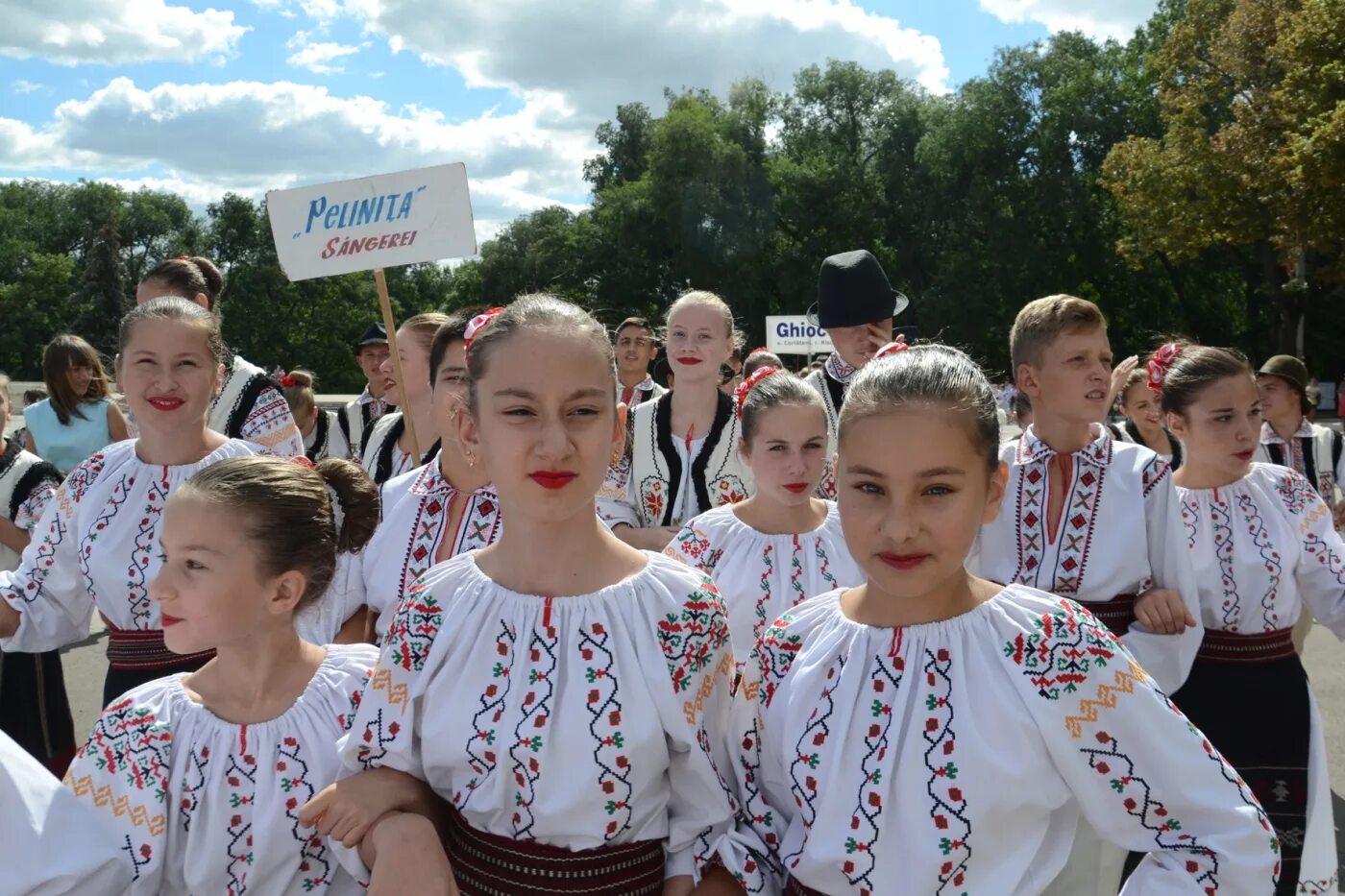 Русский язык в молдове. Лимба ноастрэ в Молдавии. Лимба ноастрэ праздник. Национальный праздник Молдовы лимба Ноастра. Лимба ноастрэ — национальный день языка в Республике Молдове.