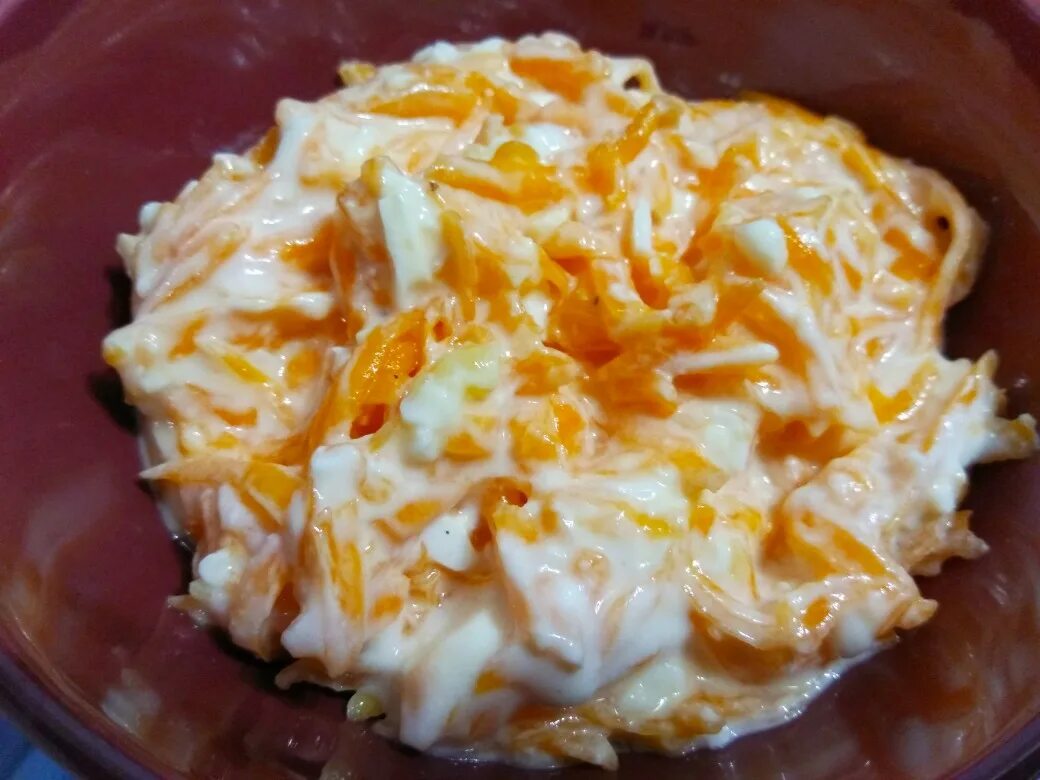 Салат из сырой тыквы и сыра. Салат из тыквы с яйцом и чесноком. салат из тыквы с сыром и яйцом. салат из тыквы с чесноком. салат из тыквы свежей с майонезом.