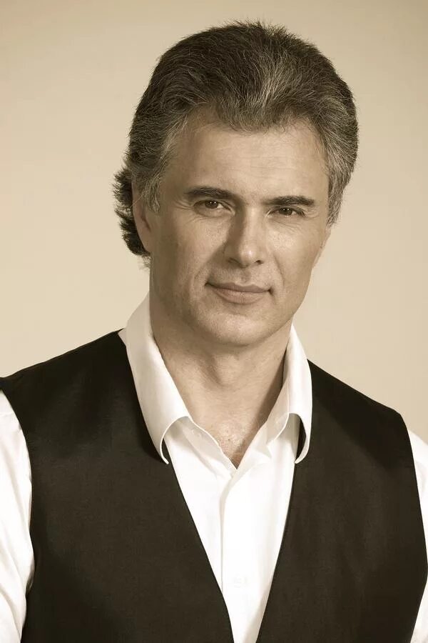 Толь актер. Толь актер. Толь актер. Толь актер. Тоштый кучерявый русский актер.