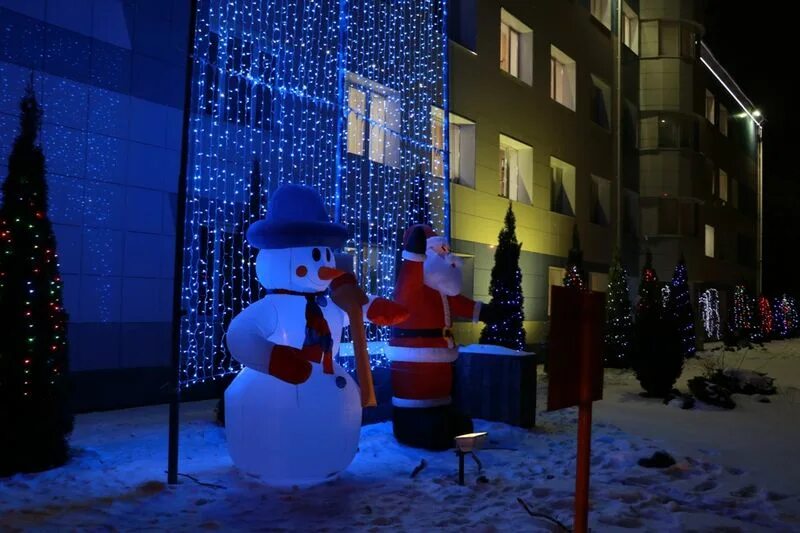 новогоднее оформление зданий. лучшее новогоднее оформление. конкурс на украшение зданий к новому году. новогоднее украшение города конкурс. лучшее новогоднее оформление зданий.