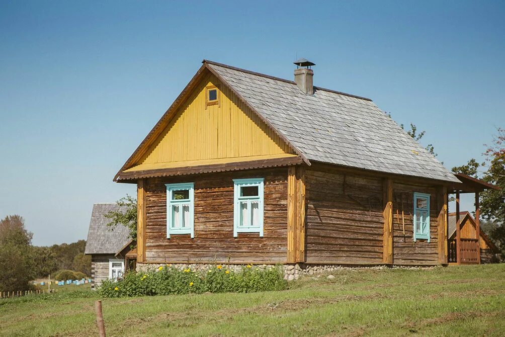 Дом жилой в рб. Сельский дом беларусь. обычные деревенские дома. обычный деревенский домик. дом в селе.