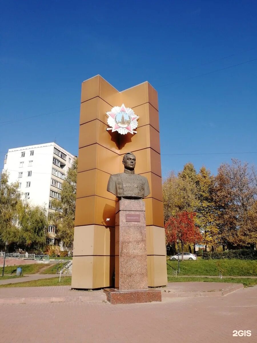 Аллея памяти рокоссовского в каком районе нижнего. Памятник рокоссовскому в нижнем новгороде. памятник маршала рокоссовского нижний новгород. аллея памяти и славы нижний новгород рокоссовского. улица рокоссовского нижний новгород.