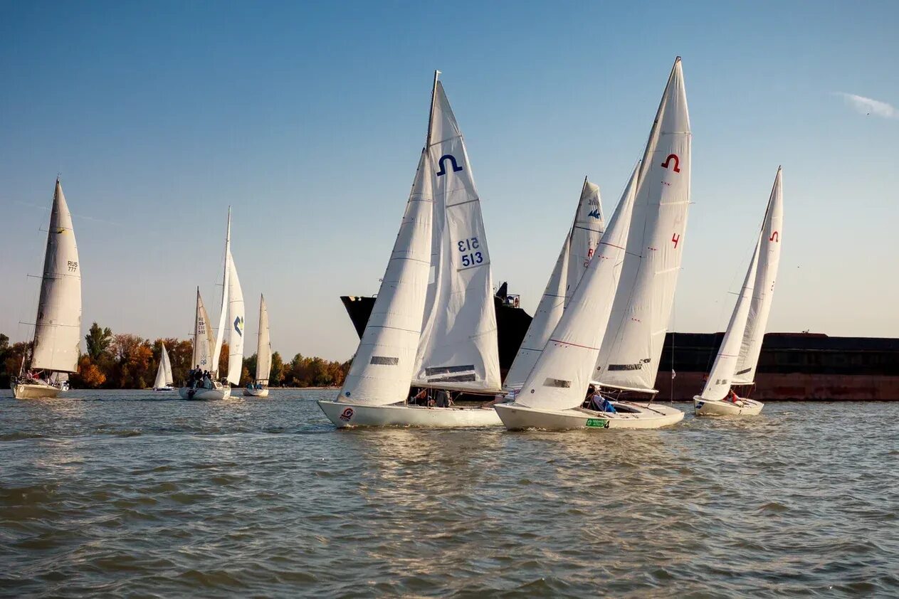 Парусная регата тольятти. Nauticat 525. Парусная яхта nauticat. Ростов парусный. Яхта командор.