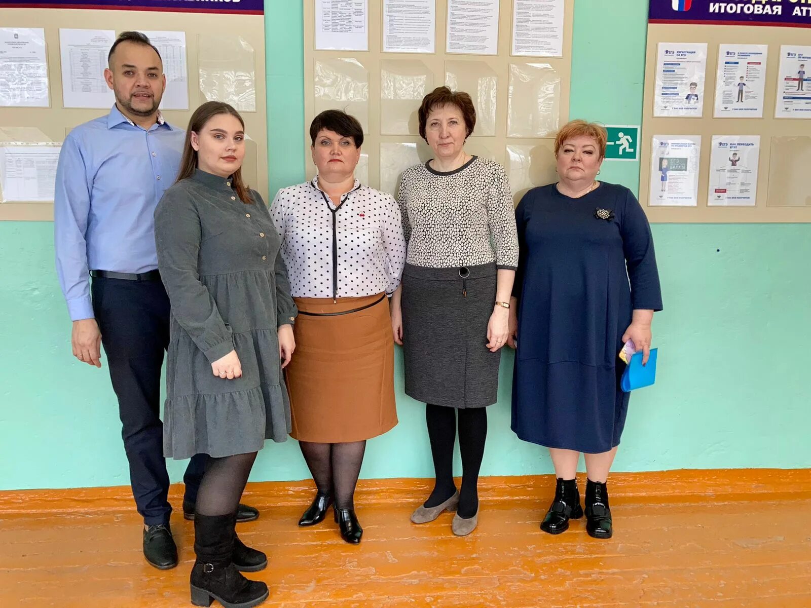 Школа 13 орел маресьева. День учителя орел. Город орел школа 11. Школа 13 орел учителя. Учителя 13 школы орел.