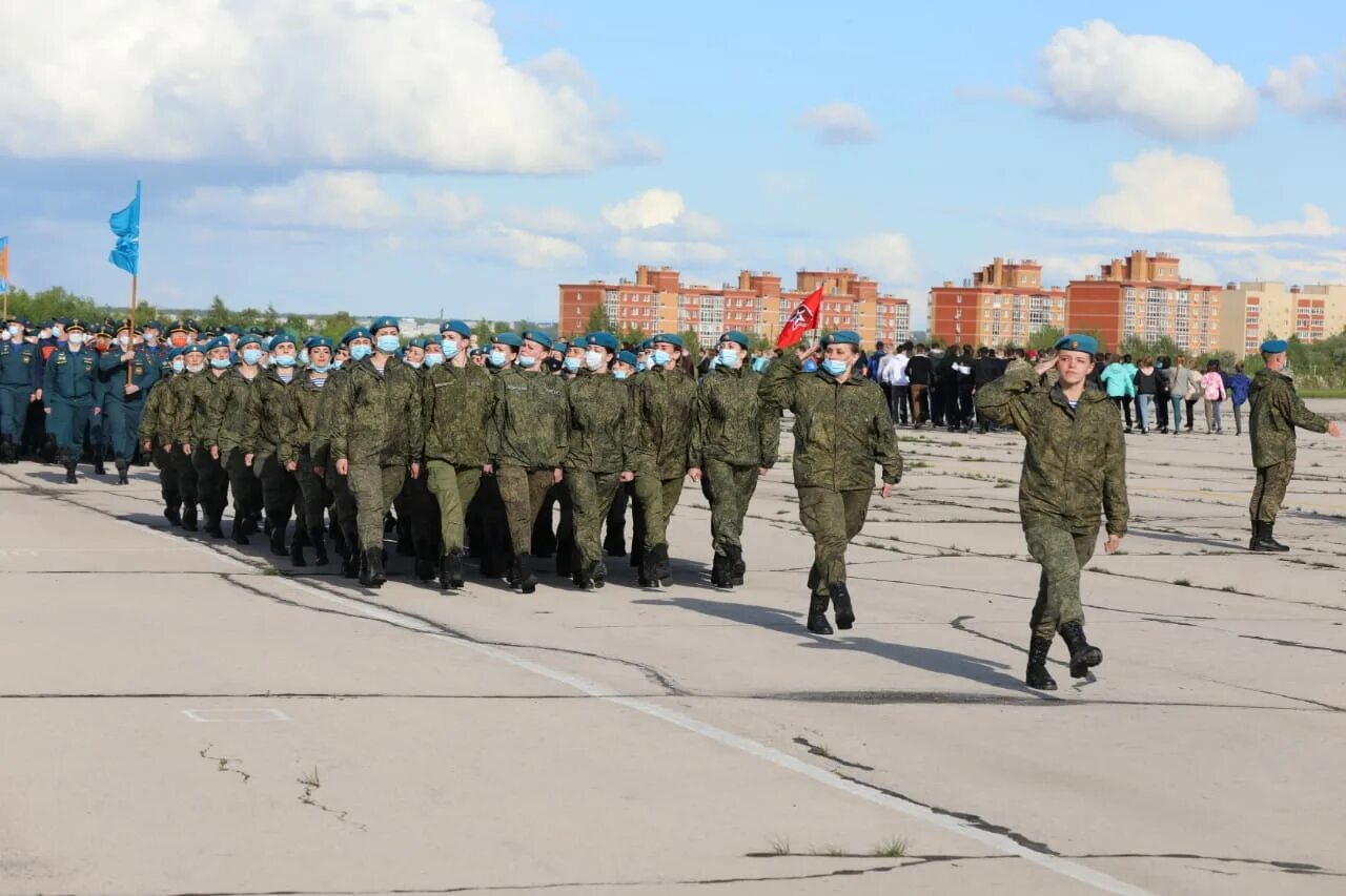 Аэродром тула. Репетиция парада победы 2025 в туле. парад победы 2025 тула. военный аэродром тула. подготовка парада в туле.