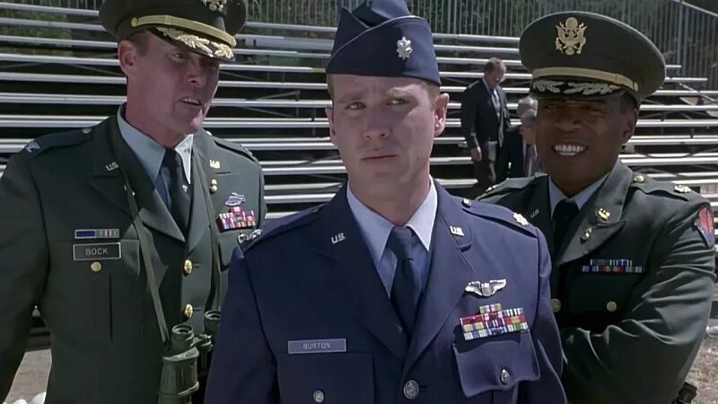 Два офицера. Войны Пентагона 1998. Войны Пентагона Брэдли. Келси Грэммер войны Пентагона.