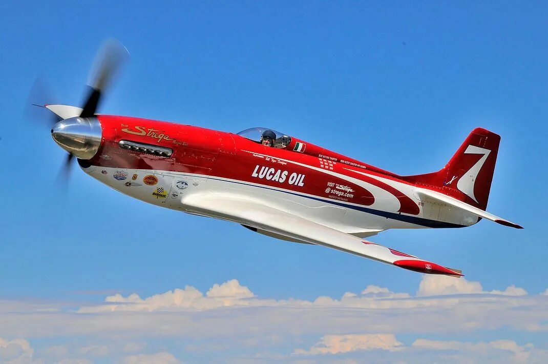 Самолет мустанг п 51с. P-51 mustang. D racer air. Мустанг рэйсер самолет. Mustang air.